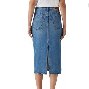 NWOT Levi’s Midi Denim Skirt (size 29)